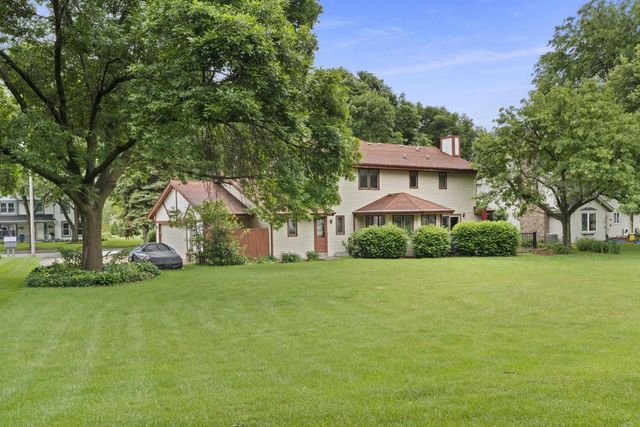 3060 Cone View LANE, Waukesha, WI 53188