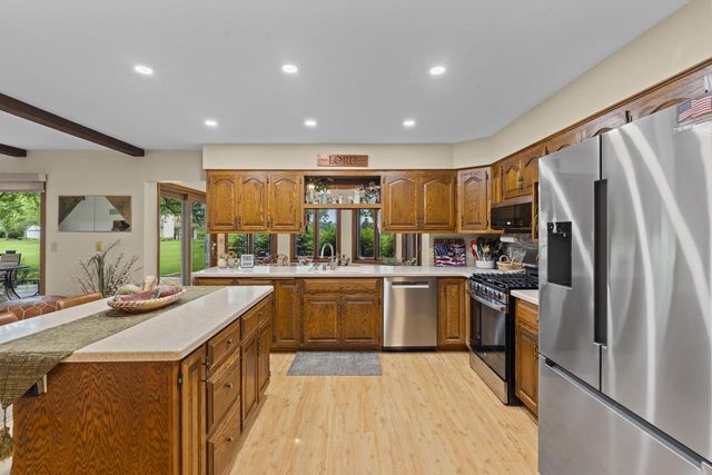 3060 Cone View LANE, Waukesha, WI 53188