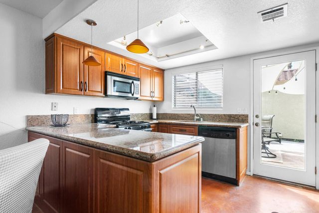 448 Tava Lane, Palm Desert, CA 92211