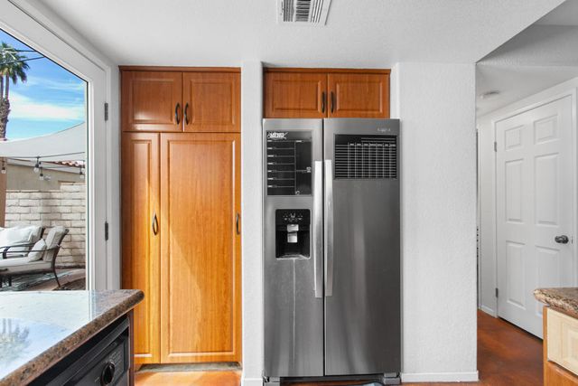 448 Tava Lane, Palm Desert, CA 92211