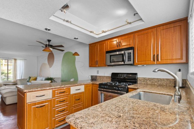 448 Tava Lane, Palm Desert, CA 92211