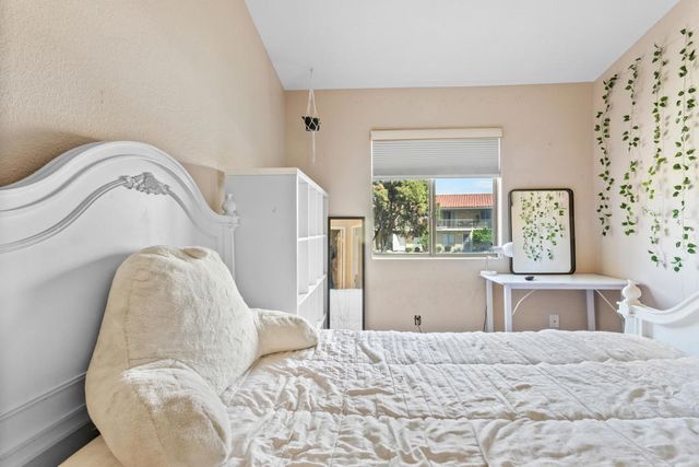 448 Tava Lane, Palm Desert, CA 92211