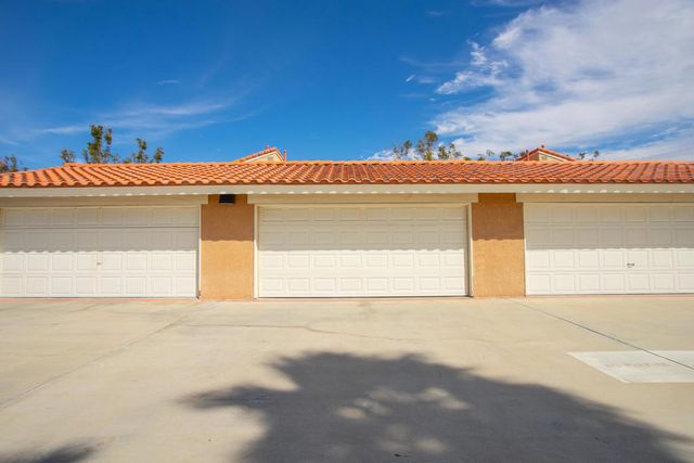 448 Tava Lane, Palm Desert, CA 92211