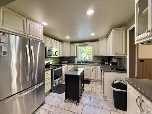 3610 State Road, Fort Gratiot, MI 48059