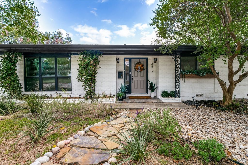 3817 Springbranch Drive, Benbrook, TX 76116 — photo 2