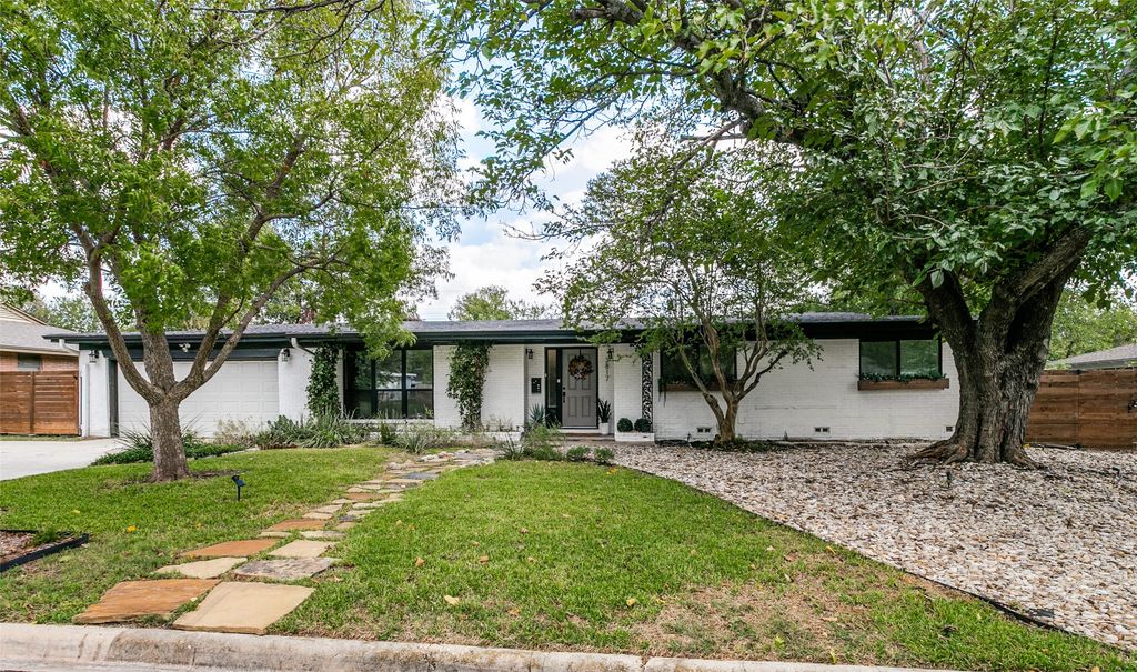 3817 Springbranch Drive, Benbrook, TX 76116 — photo 3
