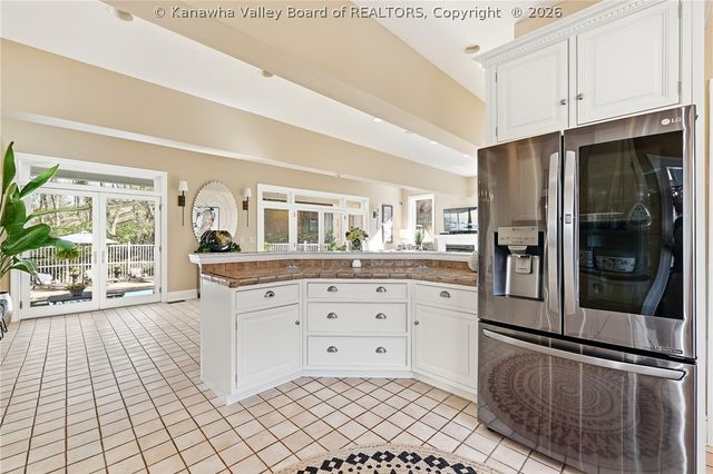 11 Chatwood Road, Charleston, WV 25304