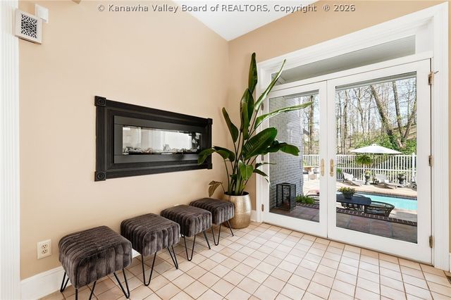 11 Chatwood Road, Charleston, WV 25304
