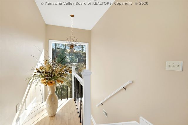 11 Chatwood Road, Charleston, WV 25304