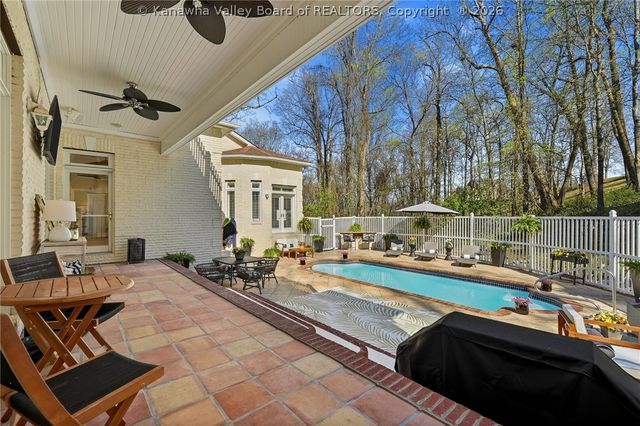 11 Chatwood Road, Charleston, WV 25304