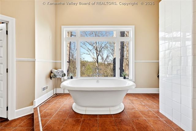 11 Chatwood Road, Charleston, WV 25304