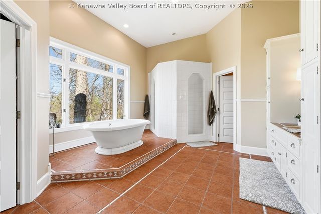 11 Chatwood Road, Charleston, WV 25304