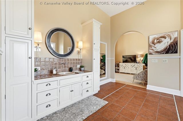 11 Chatwood Road, Charleston, WV 25304