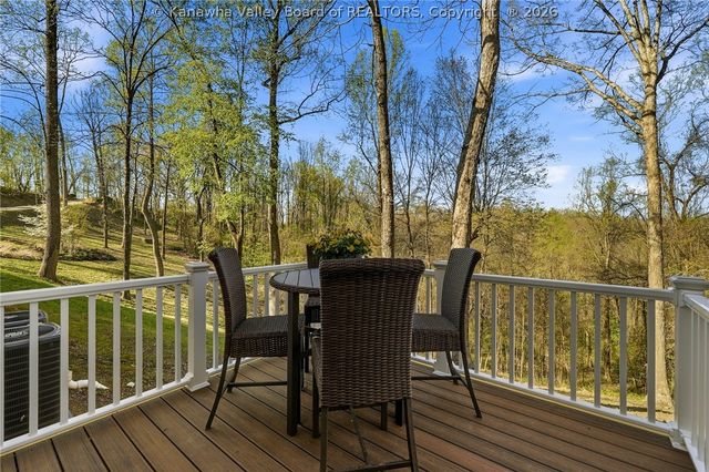 11 Chatwood Road, Charleston, WV 25304