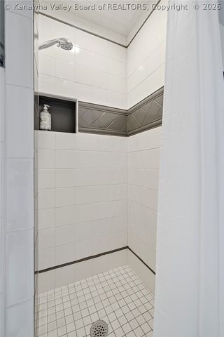 11 Chatwood Road, Charleston, WV 25304