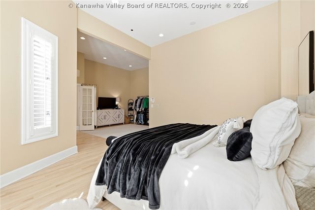 11 Chatwood Road, Charleston, WV 25304