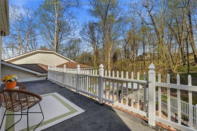 11 Chatwood Road, Charleston, WV 25304