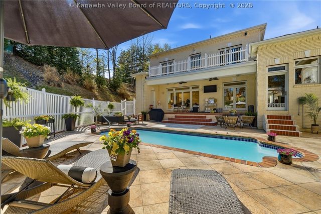 11 Chatwood Road, Charleston, WV 25304