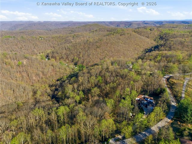 11 Chatwood Road, Charleston, WV 25304