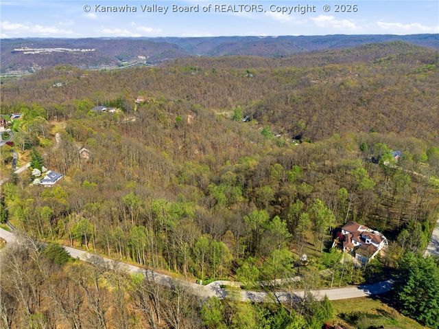 11 Chatwood Road, Charleston, WV 25304