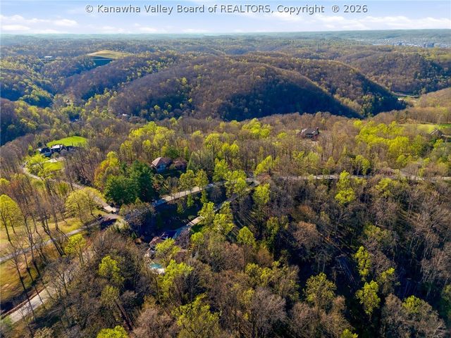 11 Chatwood Road, Charleston, WV 25304