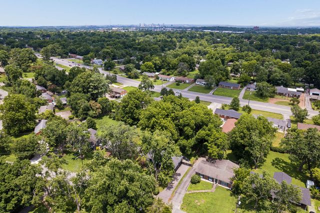 320 Garrett Dr, Nashville, TN 37211