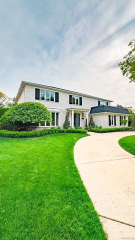 655 CANTERBURY Road, Grosse Pointe Woods, MI 48236