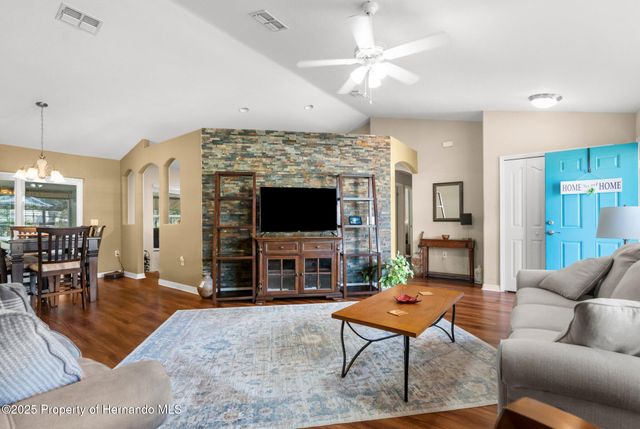 13444 English Parrot Road, Weeki Wachee, FL 34614