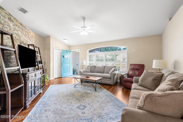 13444 English Parrot Road, Weeki Wachee, FL 34614