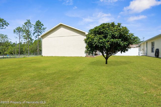 13444 English Parrot Road, Weeki Wachee, FL 34614