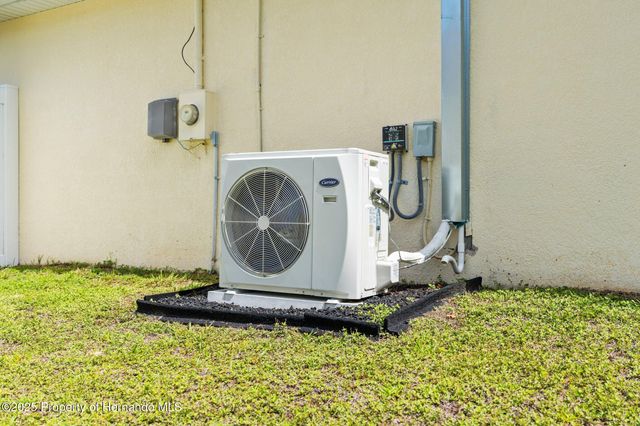 13444 English Parrot Road, Weeki Wachee, FL 34614