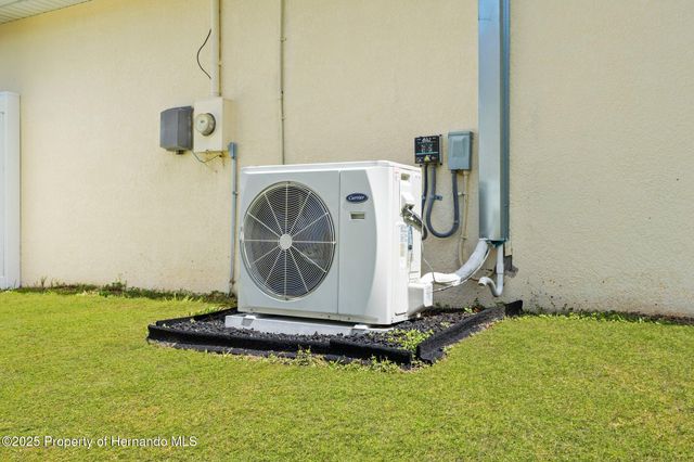 13444 English Parrot Road, Weeki Wachee, FL 34614