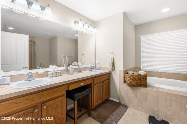 13444 English Parrot Road, Weeki Wachee, FL 34614