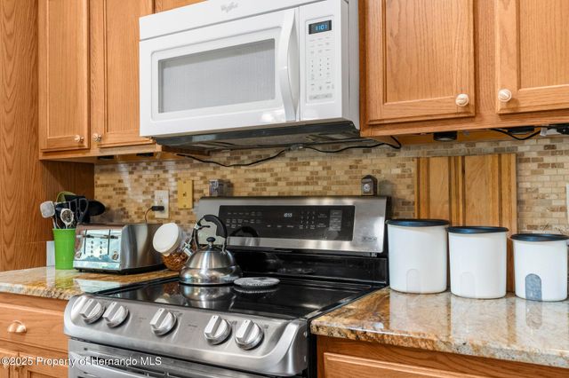 13444 English Parrot Road, Weeki Wachee, FL 34614