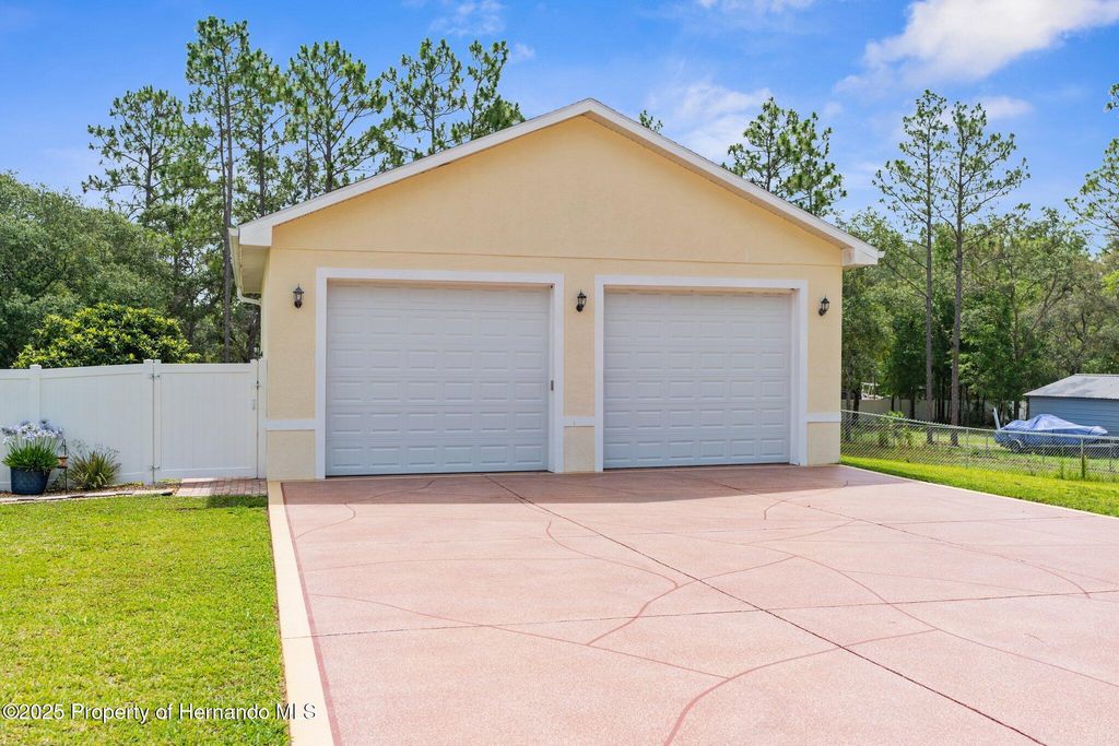 13444 English Parrot Road, Weeki Wachee, FL 34614