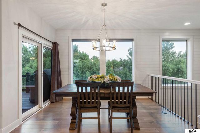 18815 Taylor Circle, Elkhorn, NE 68022