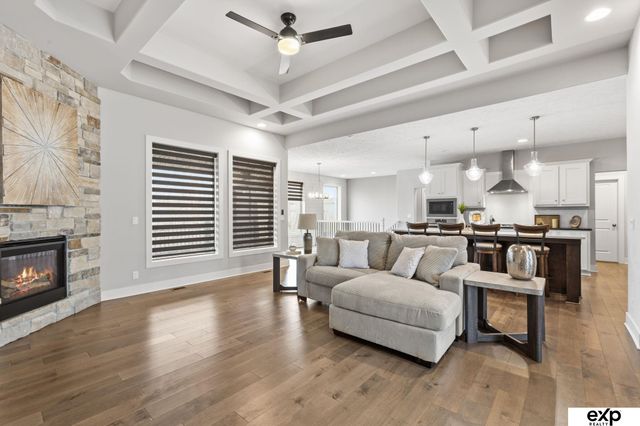 18815 Taylor Circle, Elkhorn, NE 68022