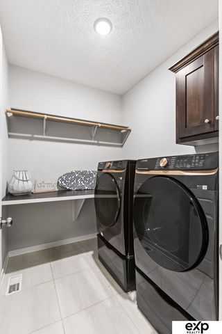 18815 Taylor Circle, Elkhorn, NE 68022