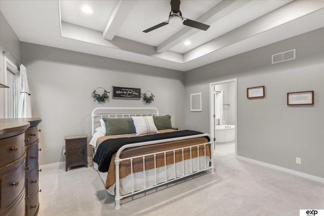 18815 Taylor Circle, Elkhorn, NE 68022