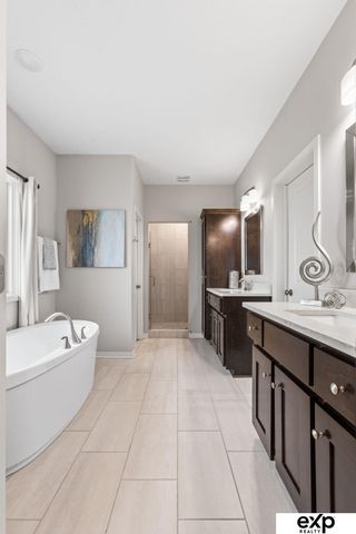 18815 Taylor Circle, Elkhorn, NE 68022