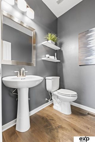 18815 Taylor Circle, Elkhorn, NE 68022