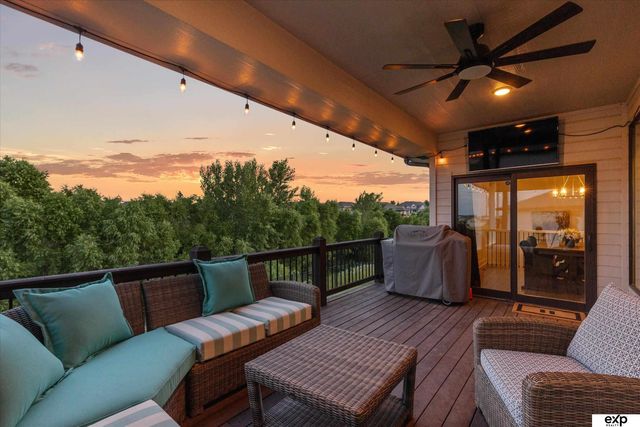 18815 Taylor Circle, Elkhorn, NE 68022