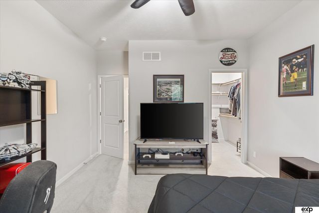 18815 Taylor Circle, Elkhorn, NE 68022