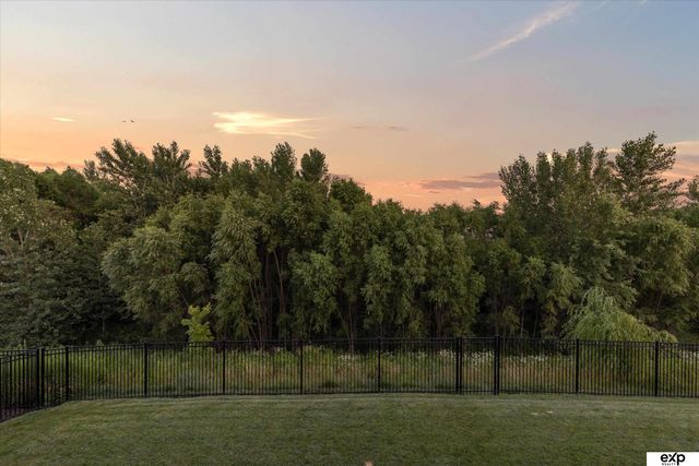 18815 Taylor Circle, Elkhorn, NE 68022