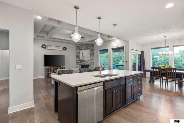 18815 Taylor Circle, Elkhorn, NE 68022