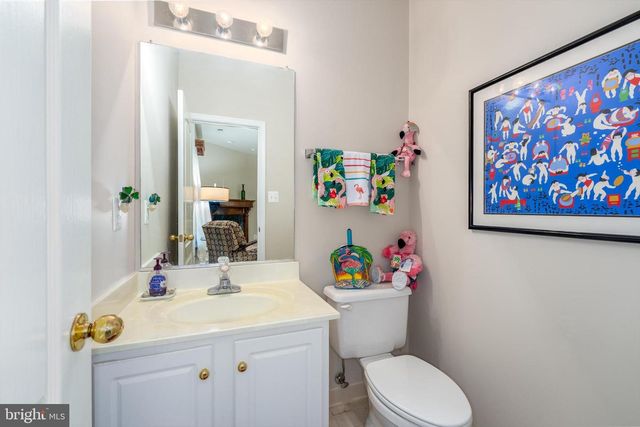 13082 PARK CRESCENT CIR, Herndon, VA 20171