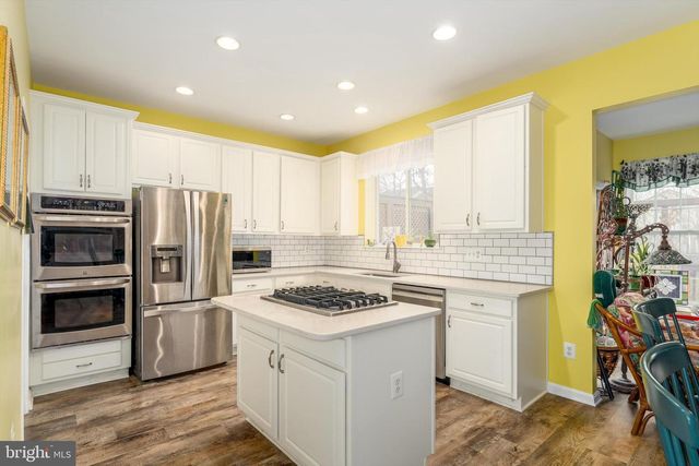 13082 PARK CRESCENT CIR, Herndon, VA 20171