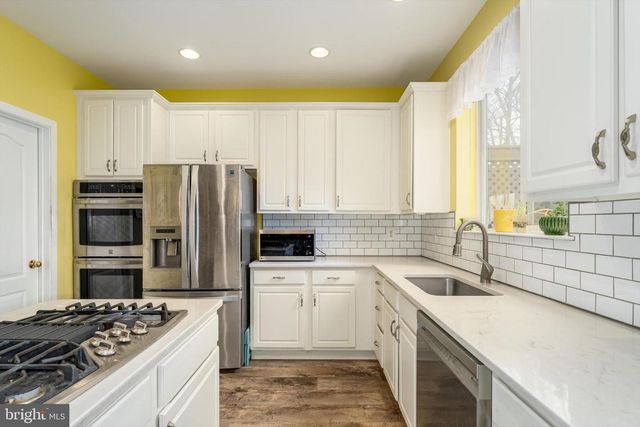 13082 PARK CRESCENT CIR, Herndon, VA 20171