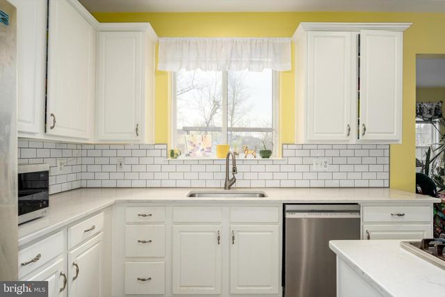 13082 PARK CRESCENT CIR, Herndon, VA 20171