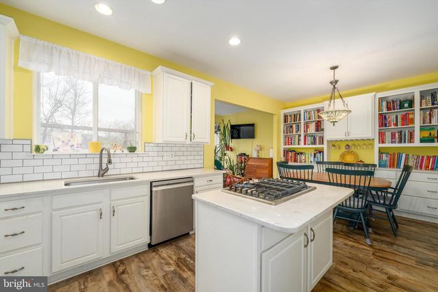 13082 PARK CRESCENT CIR, Herndon, VA 20171